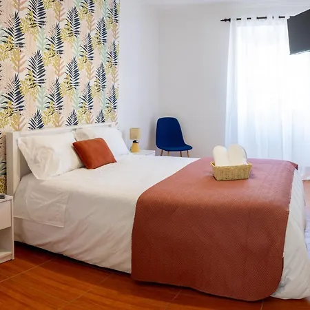Square Apartment *
