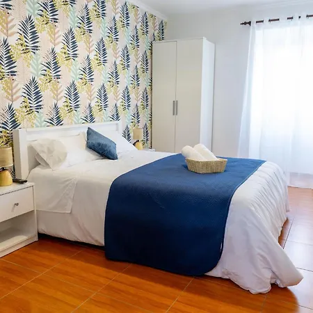 Square Apartment *