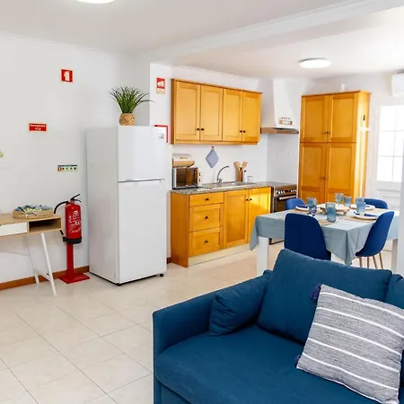 Square Apartment *